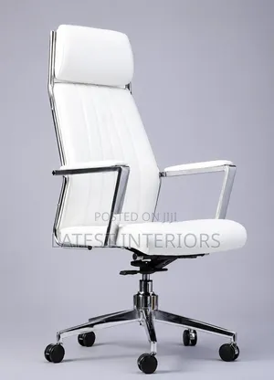 Executive High-back Swivel Office Chair – Premium Leather Finish