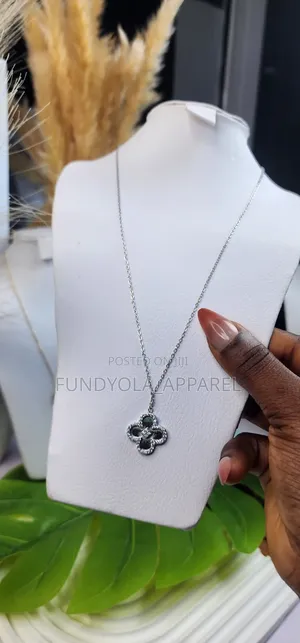 Luxe Clover Chain Necklace