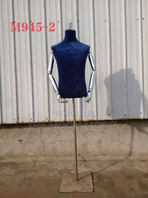 Flexible Mannequin With Silver Hands
