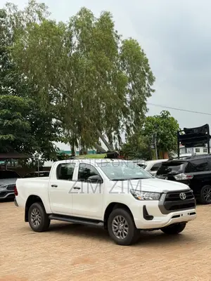 New Toyota Hilux 2025 White