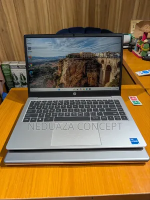 Laptop HP 240 G9 8GB Intel Core i5 SSD 512GB