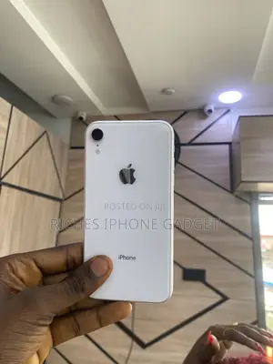 Apple iPhone XR 64 GB White