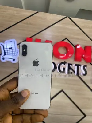 Apple iPhone XS 64 GB White