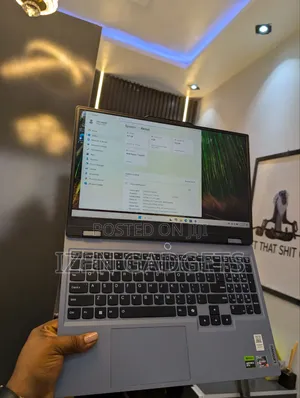 Laptop Lenovo LOQ 15IRH8 16GB AMD Ryzen 7 SSD 512GB