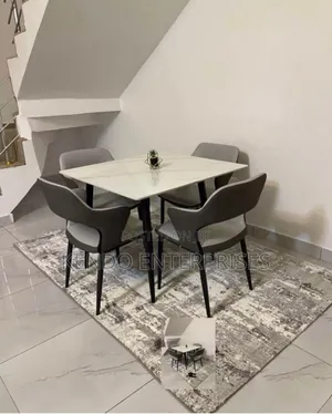 Quality 4 Seaters Dinning Table