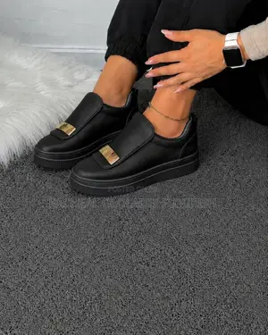 Elegant Unisex Adult Sneakers