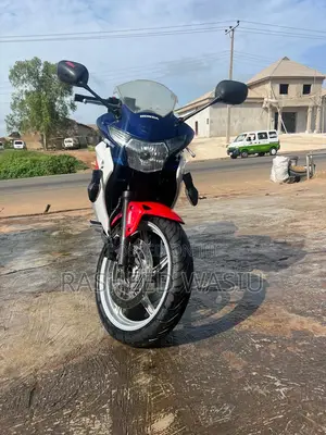 Honda CBR 2013 Red