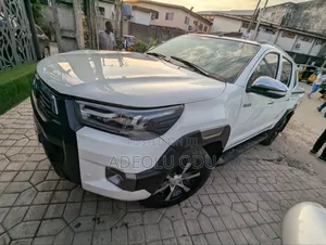 Toyota Hilux 2018 White