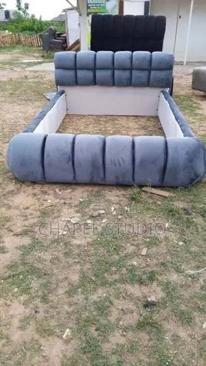 Bedframe Bubble 4by6 With Matress