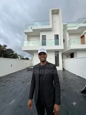 Stunning 4 Bedroom Detached Duplex With A Bq ( Selfcompound)