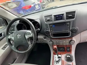 Toyota Highlander Limited 3.5l 4WD 2013 Silver