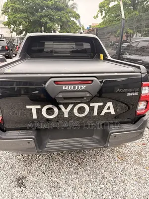 New Toyota Hilux 2025 Maroon