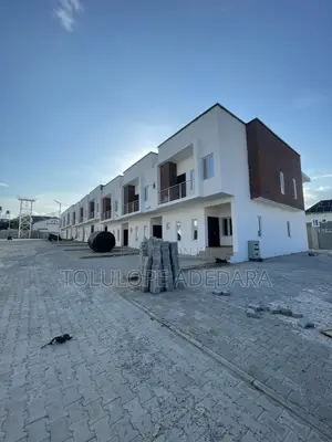 3bdrm Duplex in In A Mini Estate By, Lugbe District for sale