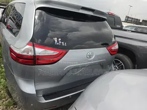 Toyota Sienna 2016 Silver