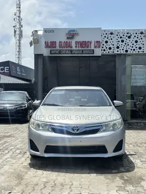 Toyota Camry LE 4dr Sedan (2.5L 4cyl 6A) 2013 Silver