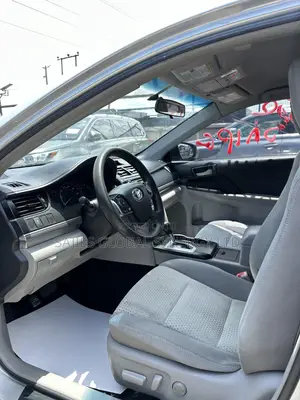 Toyota Camry LE 4dr Sedan (2.5L 4cyl 6A) 2013 Silver