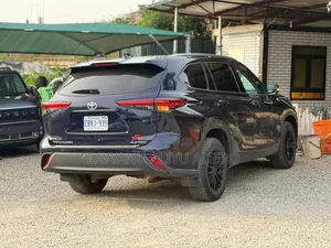 Toyota Highlander 2021 Blue