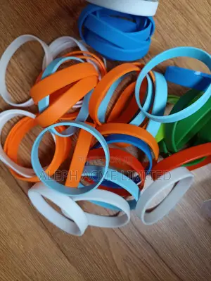 Custom Plain Silicone Wristbands For Branding, Events, Campaigns