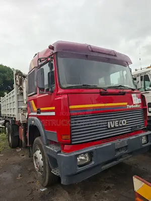 Foreign Used 13tons Self Loader Hiab Crane Iveco Eight Tyres Dump Truc