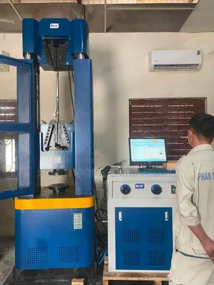 Universal Testing Machine 1000kn