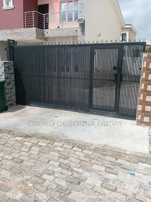 Oriented Strong Gate