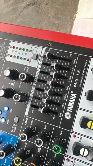 Yamaha 16-Channel Mixer With /FBQ Feedback/Recording DSP/Eq/Bluetooth