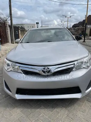 Toyota Camry LE 4dr Sedan (2.5L 4cyl 6A) 2014 Silver