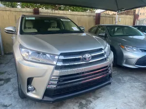Toyota Highlander Limited Platinum 4dr SUV (3.5L 6cyl 6A) 2015 Gold