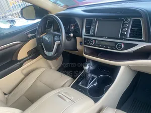 Toyota Highlander Limited Platinum 4dr SUV (3.5L 6cyl 6A) 2015 Gold