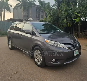 Toyota Sienna 2011 Gray