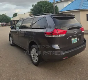 Toyota Sienna 2011 Gray
