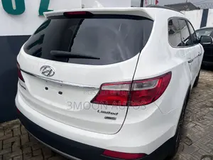 Hyundai Santa Fe Limited w/Saddle Interior 4dr SUV (3.3L 6cyl 6A) 2015