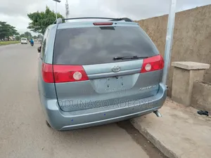 Toyota Sienna LE 2008 Gray