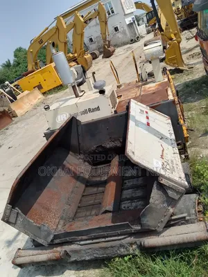 Tokunbo Asphalt Paver