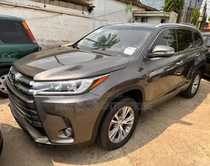 Toyota Highlander XLE 4dr SUV (3.5L 6cyl 6A) 2015 Brown