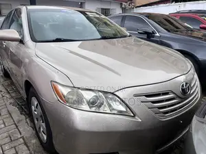 Toyota Camry LE 4dr Sedan (2.4L 4cyl 5A) 2009 Gold