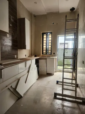 Mini Flat in Ikota for rent