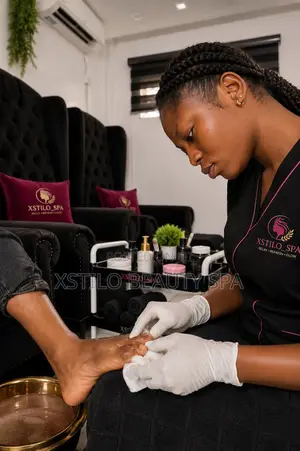 Professional Pedicure, Manicure Facial Treatment Waxing In Ikeja