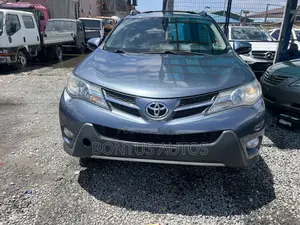 Toyota RAV4 XLE AWD (2.5L 4cyl 6A) 2013 Blue