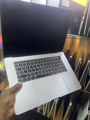Laptop Apple MacBook Pro 2017 16GB Intel Core i7 SSD 256GB