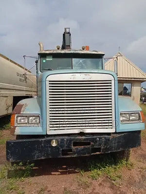9 Tons Freightliner Hiab Self-Loader - Company Use
