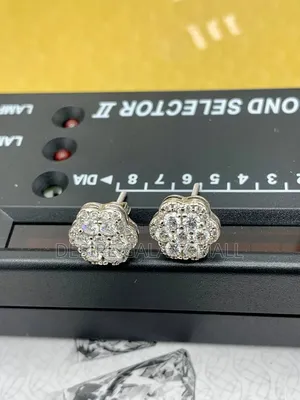 Xvip Exclusive VVS Moissanite Diamond Unisex Earring  