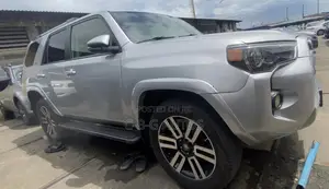 Toyota 4-Runner SR5 4x2 2019 Silver