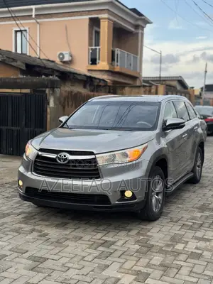 Toyota Highlander XLE 4dr SUV (3.5L 6cyl 6A) 2014 Silver