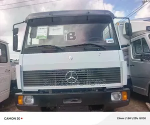 Mercedes 814 Container Body Diesel Engine/ 6 Tires 6 Boat