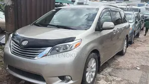 Toyota Sienna 2016 Gold