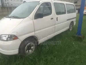 Toyota HiAce 2002 White