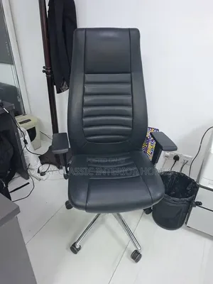 High-Quality Swivel Officer Chair