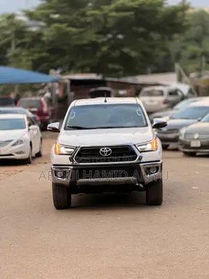 Toyota Hilux 2021 White