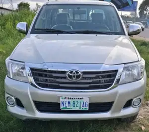 Toyota Hilux SR 4x4 2015 Silver